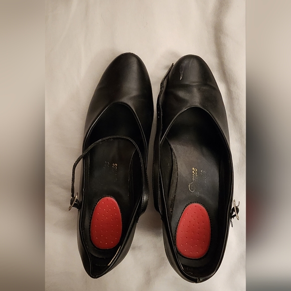 Dance class shoes - Picture 4 of 6